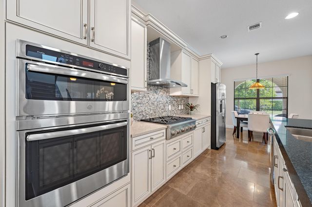8023 Hobbes Way, Palm Beach Gardens, FL 33418