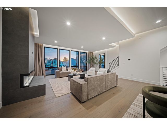 2425 N R St, Washougal, WA 98671