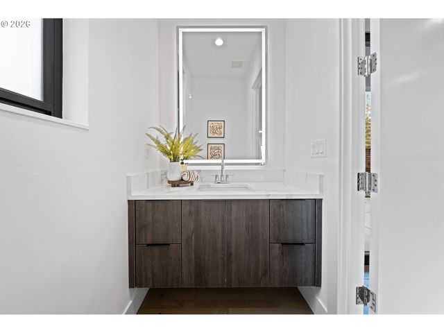 2425 N R St, Washougal, WA 98671