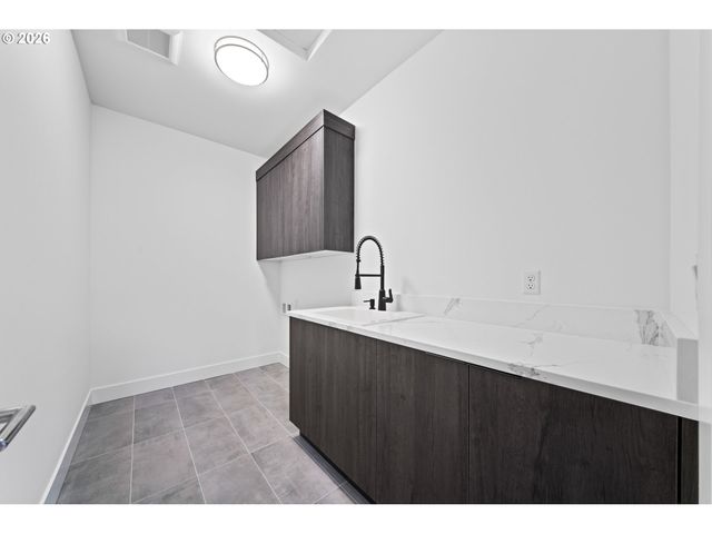 2425 N R St, Washougal, WA 98671