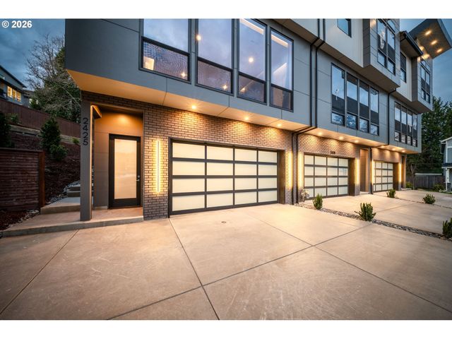 2425 N R St, Washougal, WA 98671