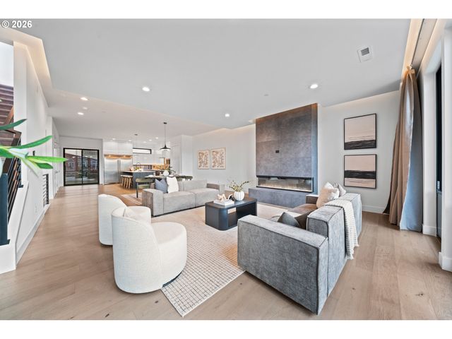 2425 N R St, Washougal, WA 98671