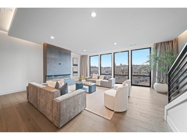 2425 N R St, Washougal, WA 98671