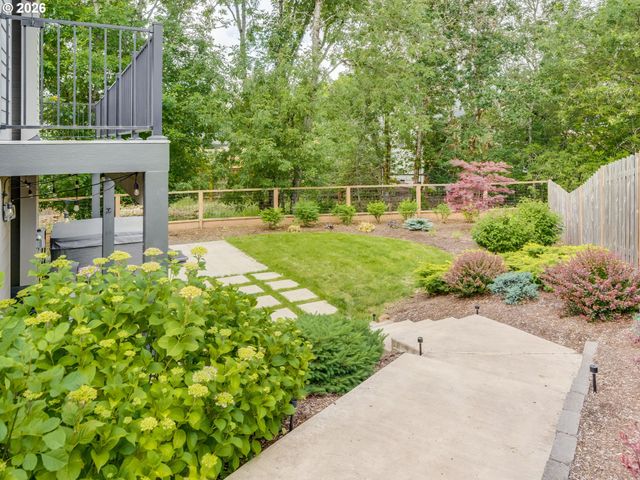 123 Nw BROOKSIDE, Mc Minnville, OR 97128