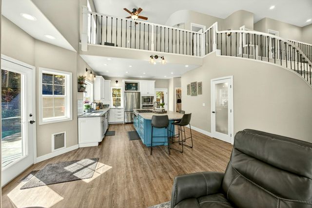 120 Ponderosa Way, Jacksonville, OR 97530