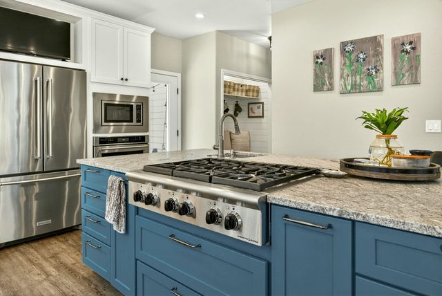120 Ponderosa Way, Jacksonville, OR 97530