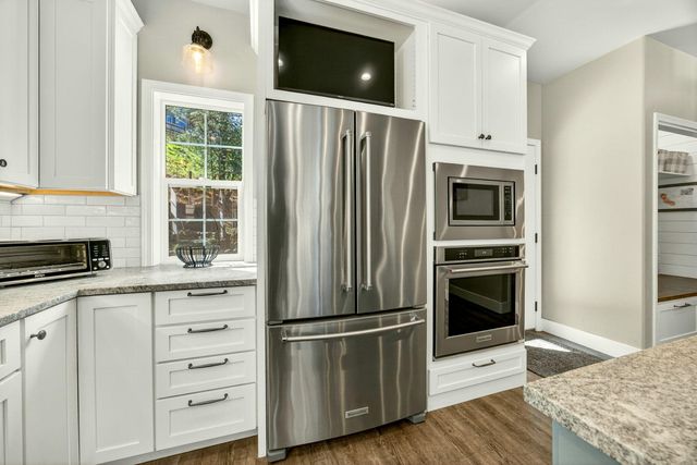 120 Ponderosa Way, Jacksonville, OR 97530