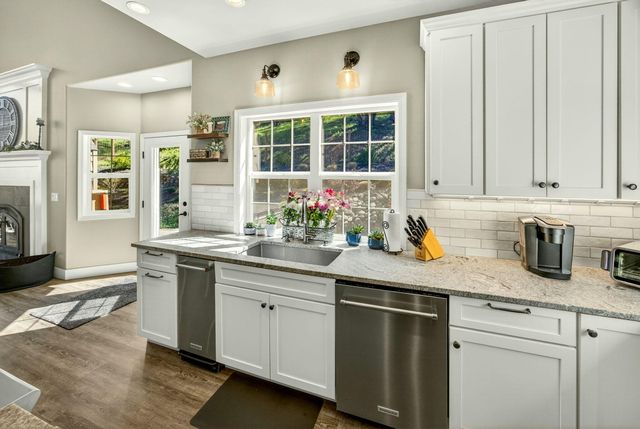120 Ponderosa Way, Jacksonville, OR 97530