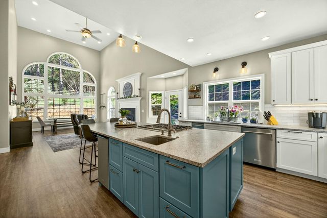 120 Ponderosa Way, Jacksonville, OR 97530