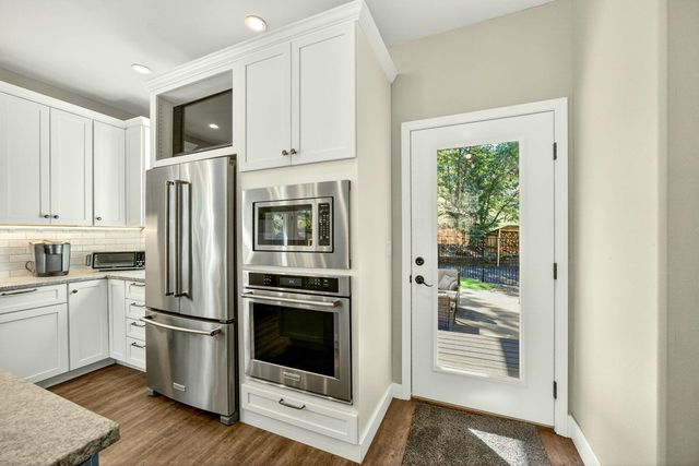 120 Ponderosa Way, Jacksonville, OR 97530
