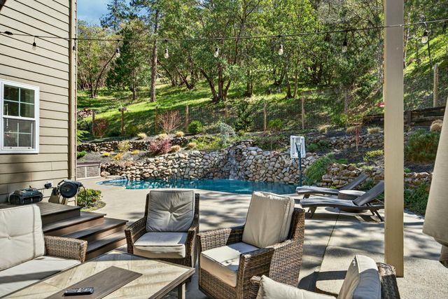 120 Ponderosa Way, Jacksonville, OR 97530
