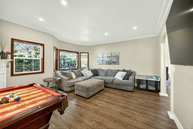 120 Ponderosa Way, Jacksonville, OR 97530