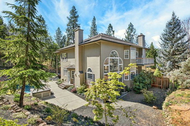 120 Ponderosa Way, Jacksonville, OR 97530