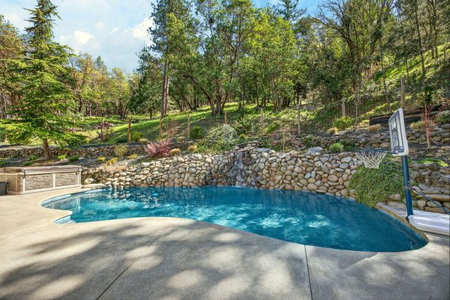 120 Ponderosa Way, Jacksonville, OR 97530
