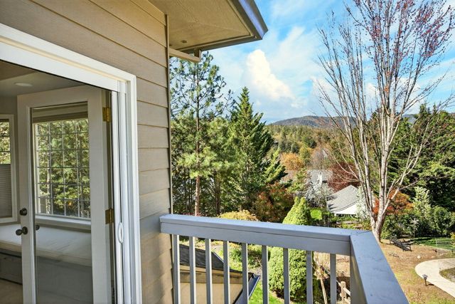 120 Ponderosa Way, Jacksonville, OR 97530
