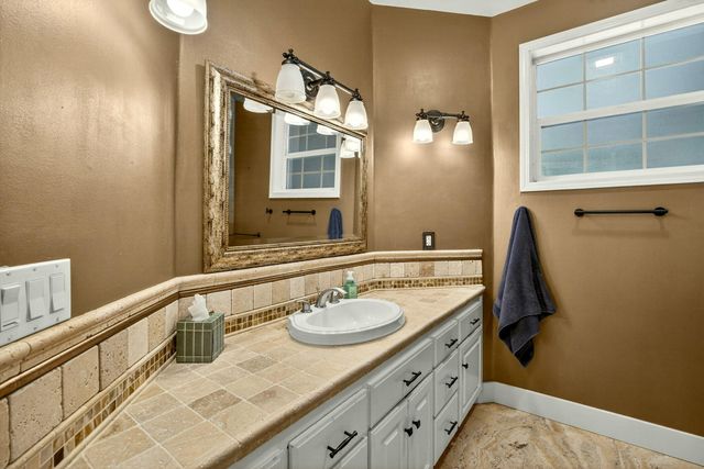 120 Ponderosa Way, Jacksonville, OR 97530