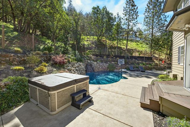 120 Ponderosa Way, Jacksonville, OR 97530