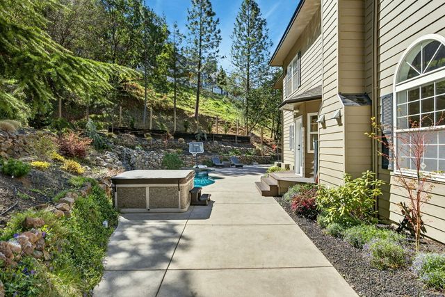 120 Ponderosa Way, Jacksonville, OR 97530