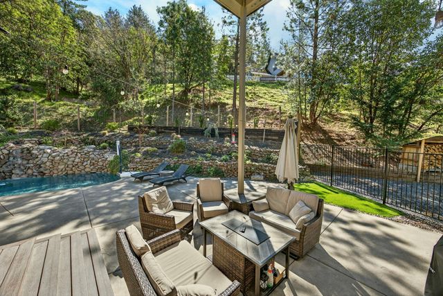 120 Ponderosa Way, Jacksonville, OR 97530