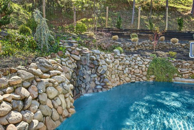 120 Ponderosa Way, Jacksonville, OR 97530