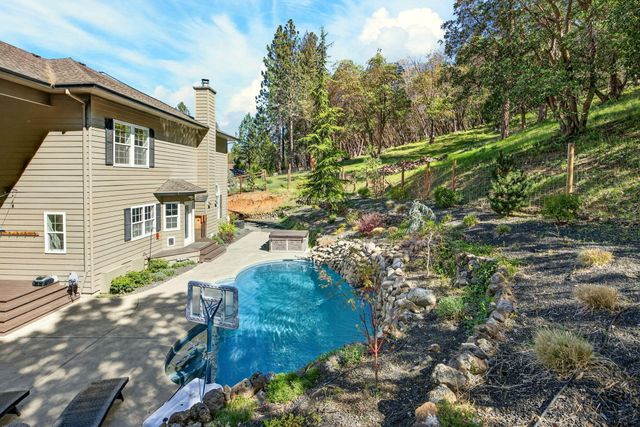 120 Ponderosa Way, Jacksonville, OR 97530