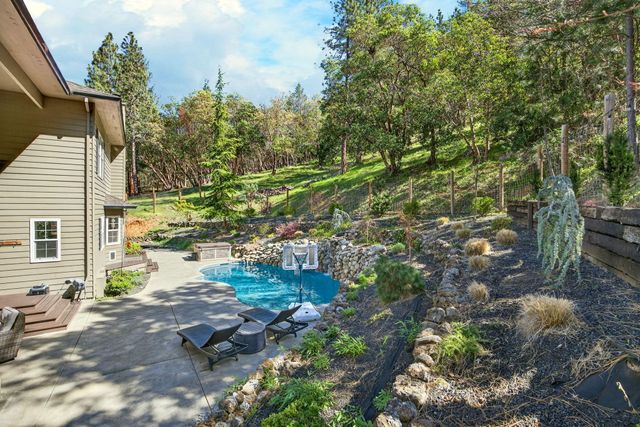 120 Ponderosa Way, Jacksonville, OR 97530