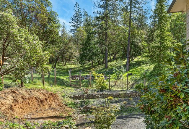 120 Ponderosa Way, Jacksonville, OR 97530