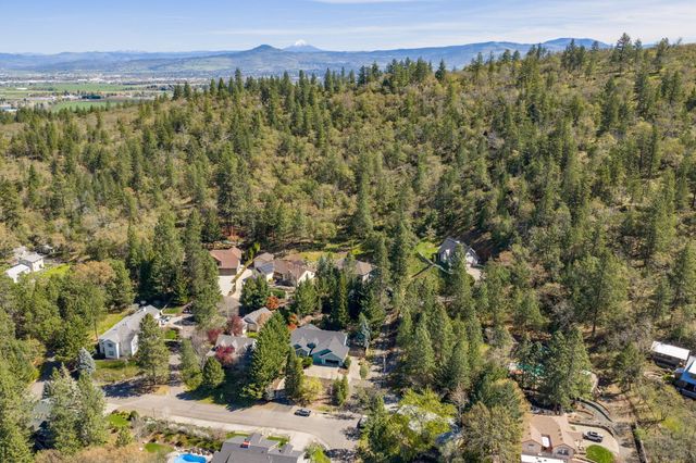 120 Ponderosa Way, Jacksonville, OR 97530