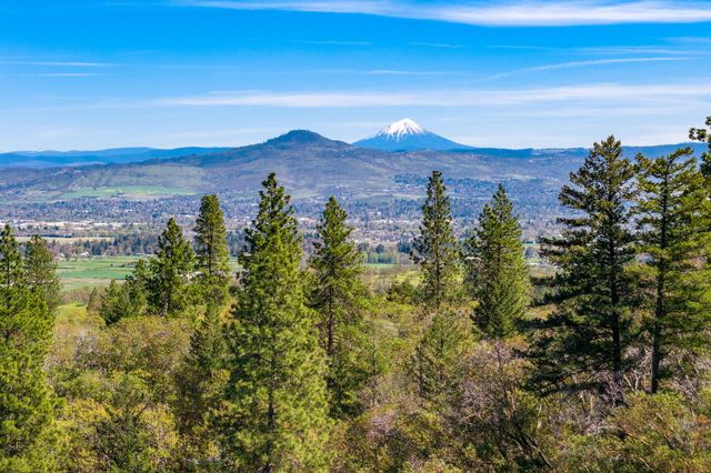 120 Ponderosa Way, Jacksonville, OR 97530