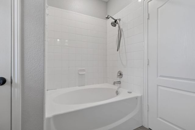 282 Lena LN, Kyle, TX 78640