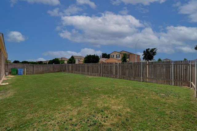 282 Lena LN, Kyle, TX 78640