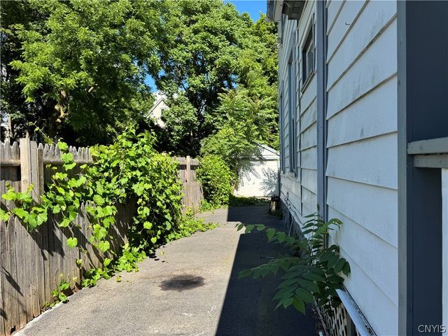 221 Hudson Street, Syracuse, NY 13207