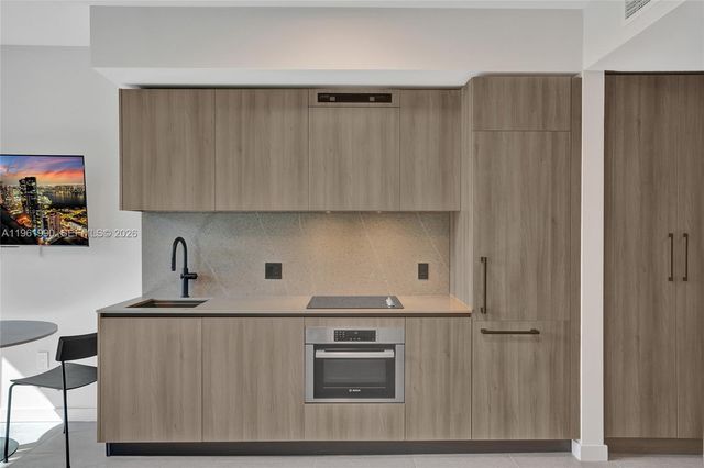 121 NE 5th Street 401B, Miami, FL 33132