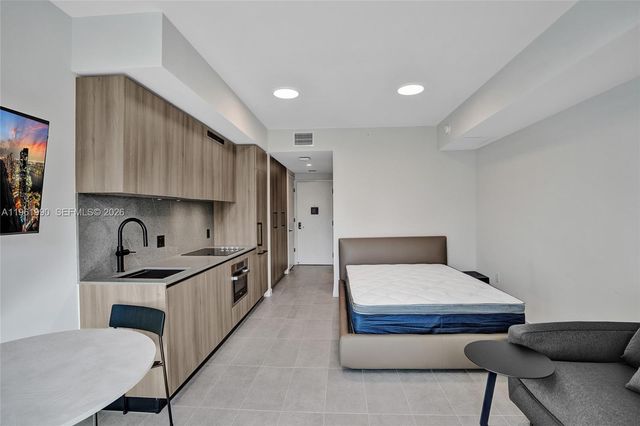 121 NE 5th Street 401B, Miami, FL 33132