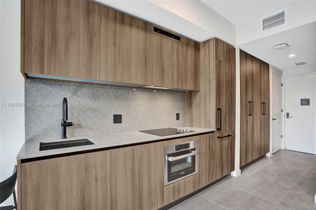 121 NE 5th Street 401B, Miami, FL 33132