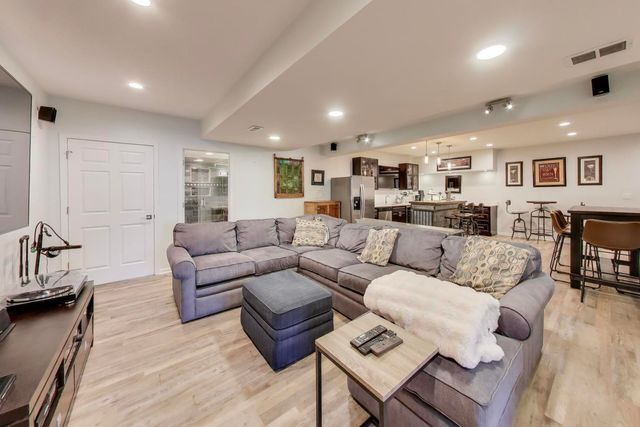 42429 N Woodbine Avenue, Antioch, IL 60002