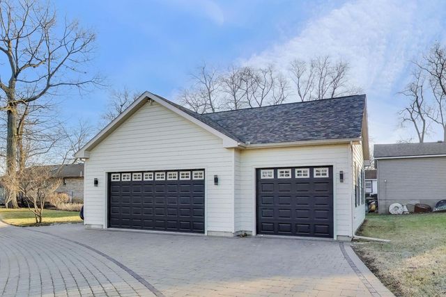 42429 N Woodbine Avenue, Antioch, IL 60002