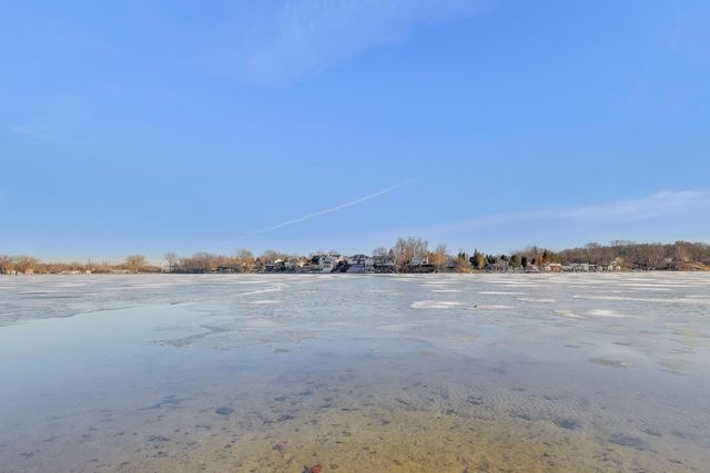 42429 N Woodbine Avenue, Antioch, IL 60002