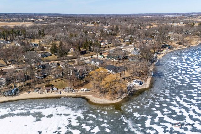 42429 N Woodbine Avenue, Antioch, IL 60002