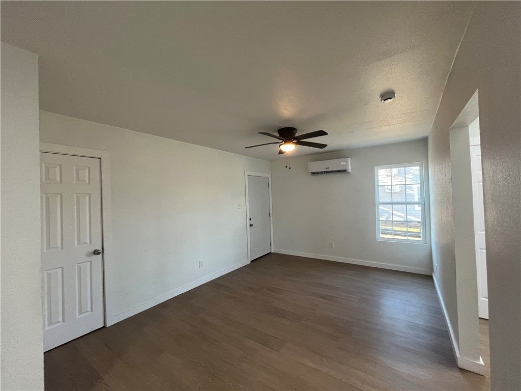 1507 10th St, Corpus Christi, TX 78404 — photo 4