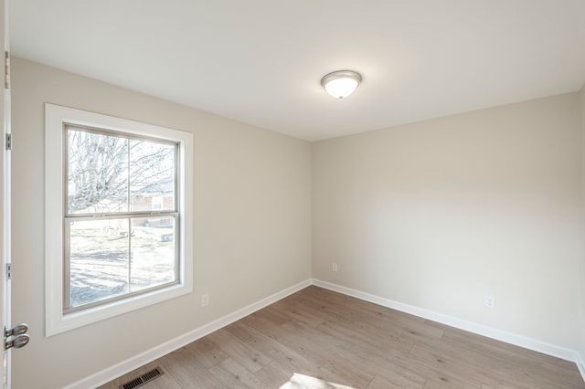 3007 Thompson Ln, Westmoreland, TN 37186