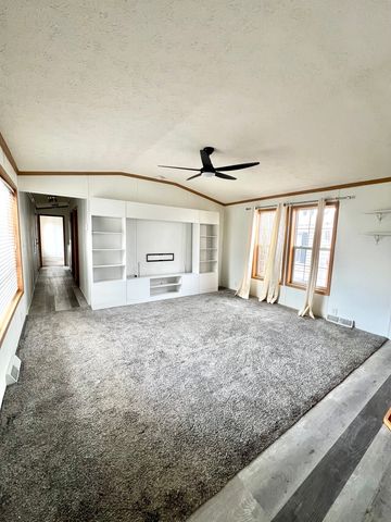 1304 Lauren Drive, Sandwich, IL 60548