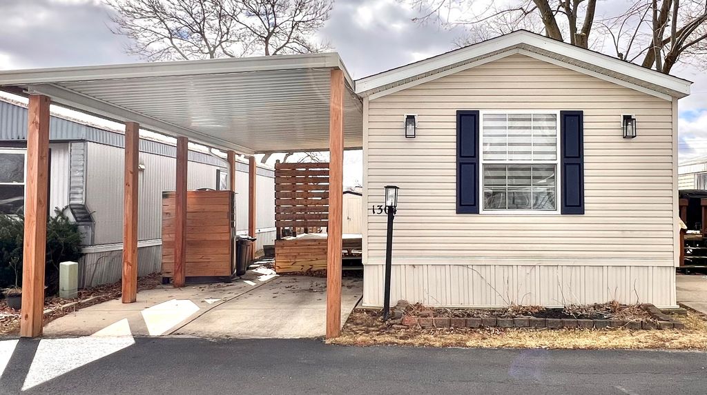 1304 Lauren Drive, Sandwich, IL 60548