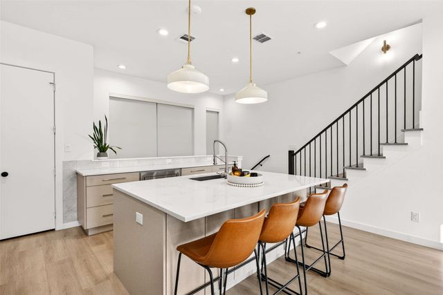 419 W 9th Street 102, Dallas, TX 75208
