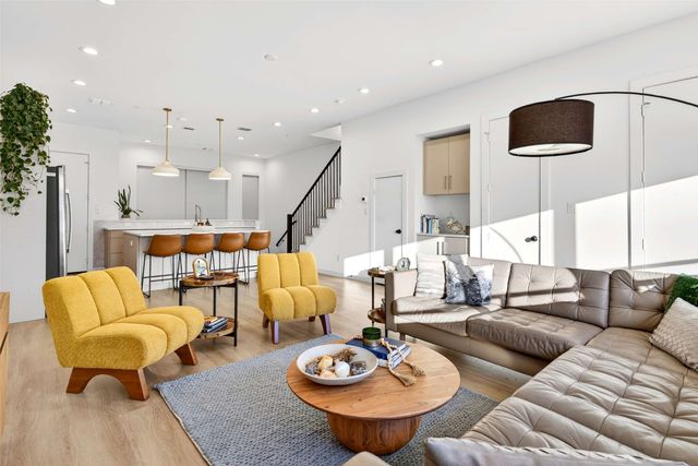 419 W 9th Street 102, Dallas, TX 75208