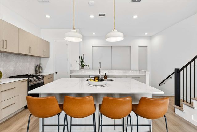 419 W 9th Street 102, Dallas, TX 75208