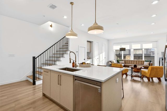 419 W 9th Street 102, Dallas, TX 75208