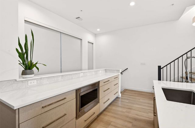 419 W 9th Street 102, Dallas, TX 75208