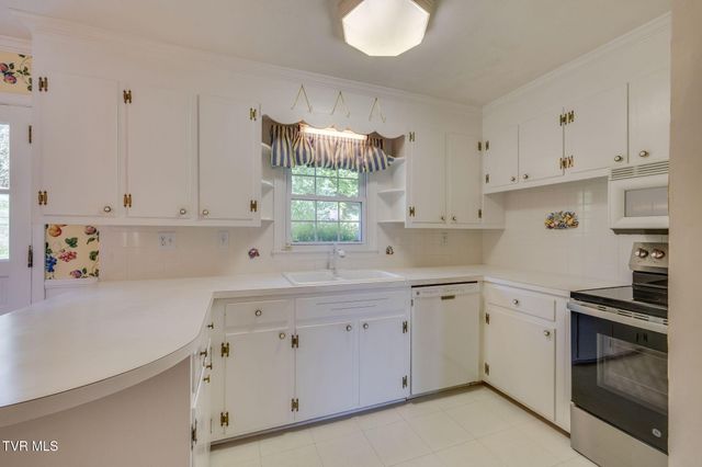 1319 Lynnwood Drive, Johnson City, TN 37601