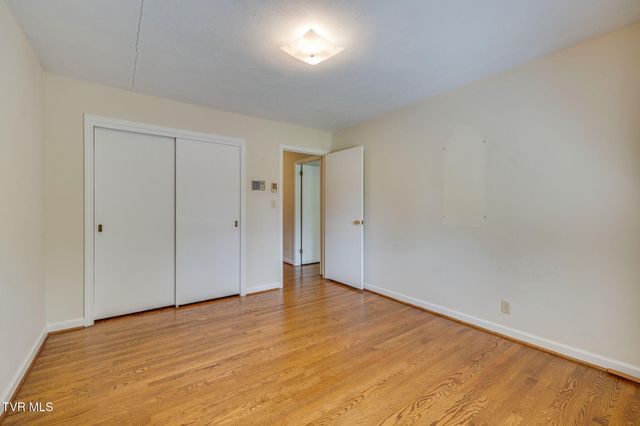 1319 Lynnwood Drive, Johnson City, TN 37601